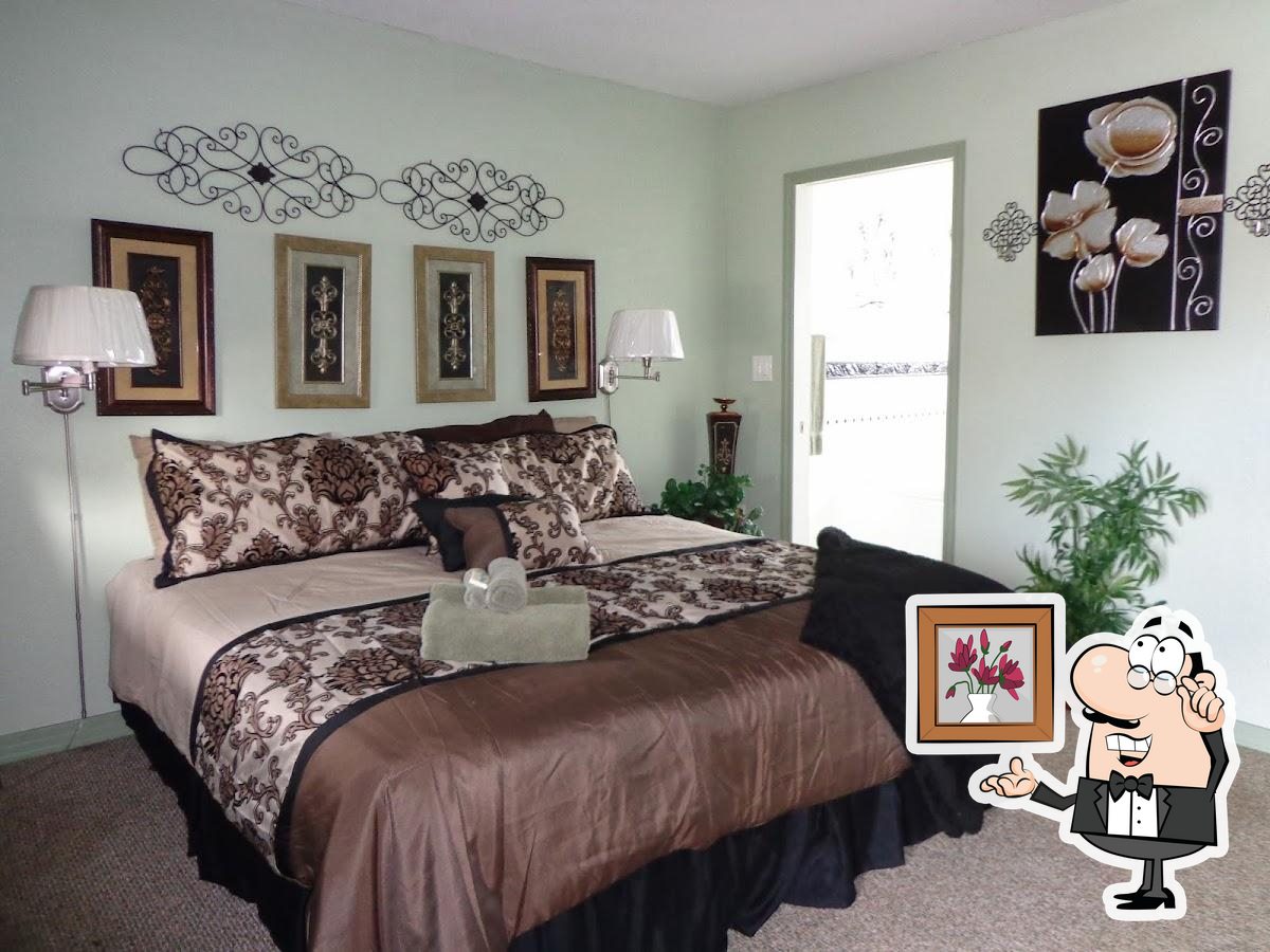 Barry's Walnut Island Restaurant and Lodge in Grandy Restaurant menu