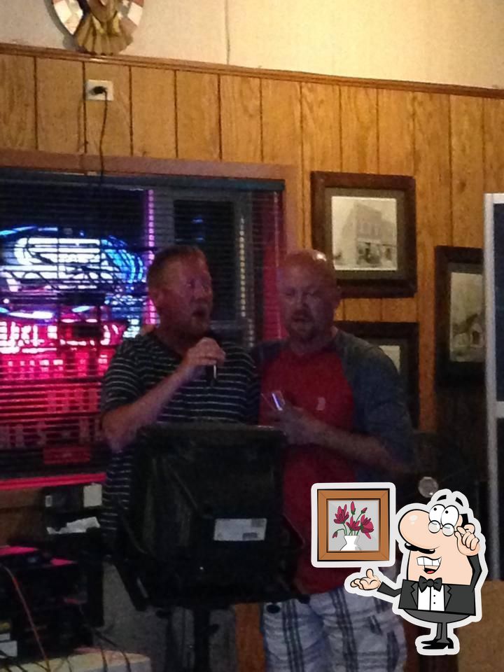 Pour House Bar and Grill in Restaurant menu and reviews