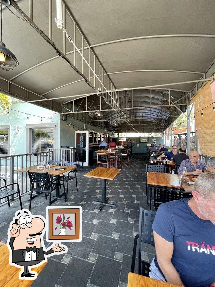 Spencer's Corner Bar in Wilton Manors Restaurant menu and reviews