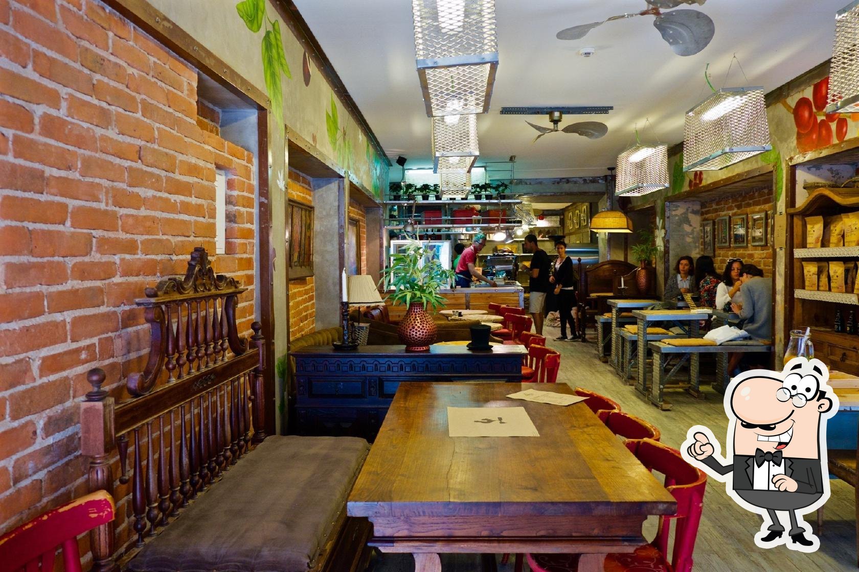 Fábrica Coffee Roasters cafe, Lisbon, R. das Portas de Santo Antão 136