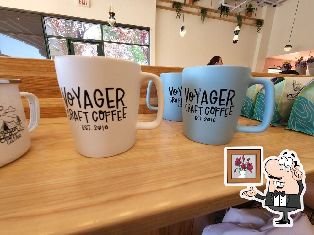 https://img.restaurantguru.com/r15c-interior-Voyager-Craft-Coffee-2022-11.jpg