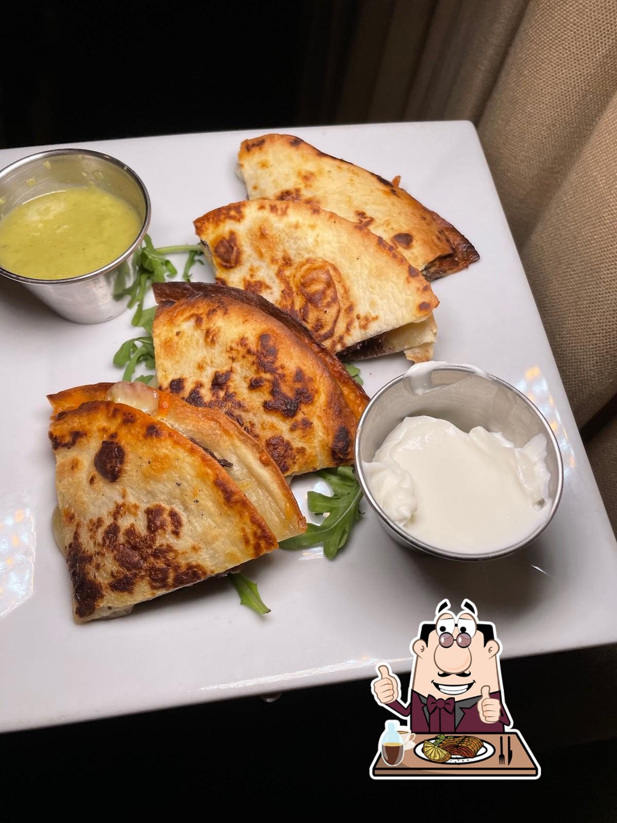 Honu Kitchen & Cocktails in Huntington Restaurant menu and reviews