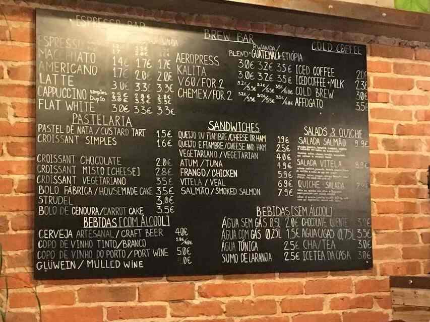 Menu at Fábrica Coffee Roasters cafe, Lisbon, R. das Portas de Santo
