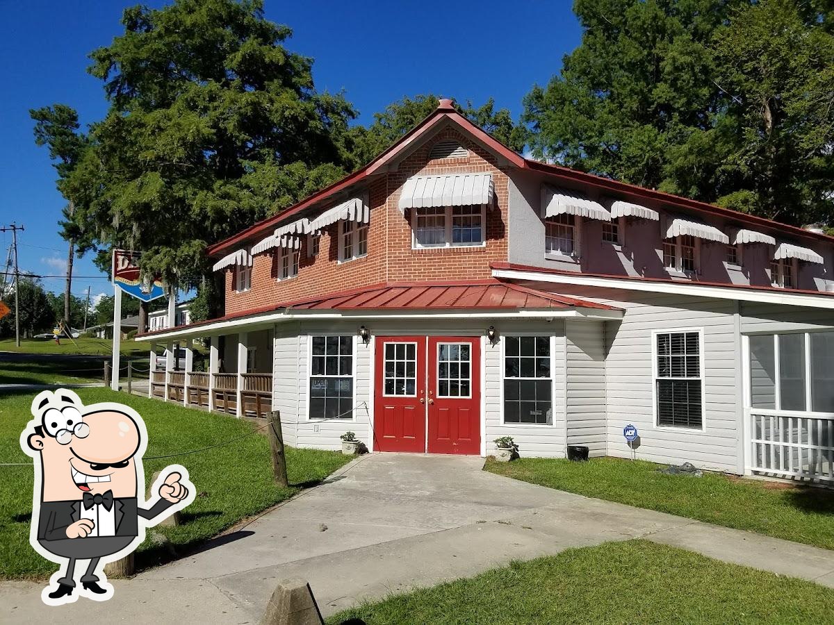 Dale's Seafood in Lake Waccamaw Restaurant menu and reviews