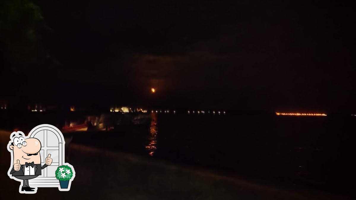 MOLO BEACH BAR, Jastarnia Restaurant reviews