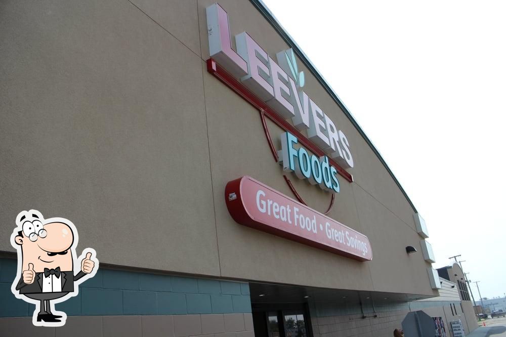 Leevers Foods, 323 5th St in Devils Lake