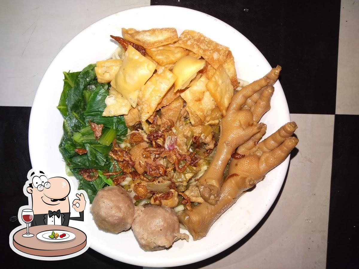 Restaurante Mie Ayam Bakso Wong Solo Pak Sutaji Surabaya Opiniones