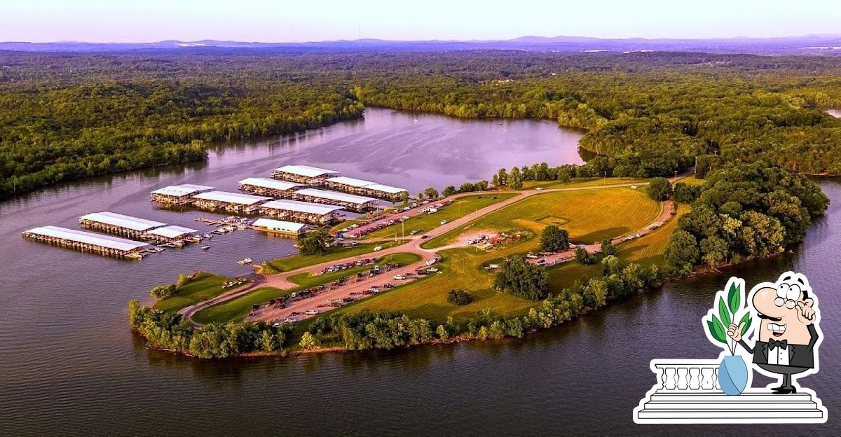 Hoppy's Harbor Grill at Fate Sanders Marina in Nashville Restaurant