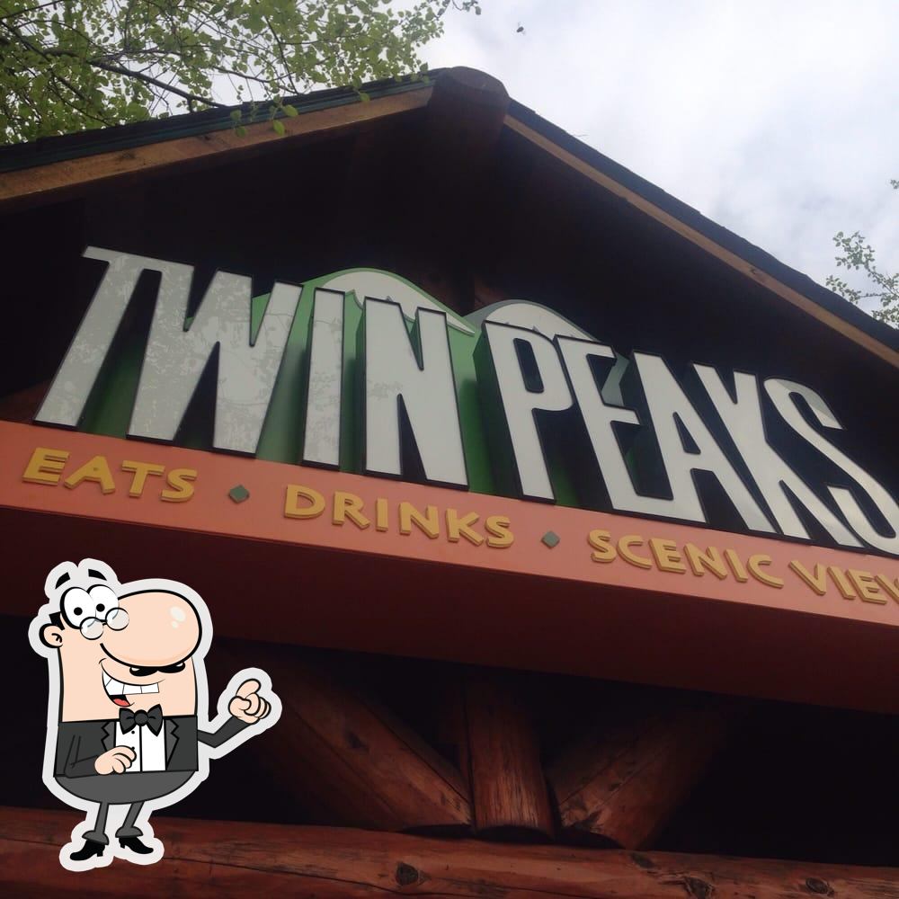 twin peaks restaurant logo