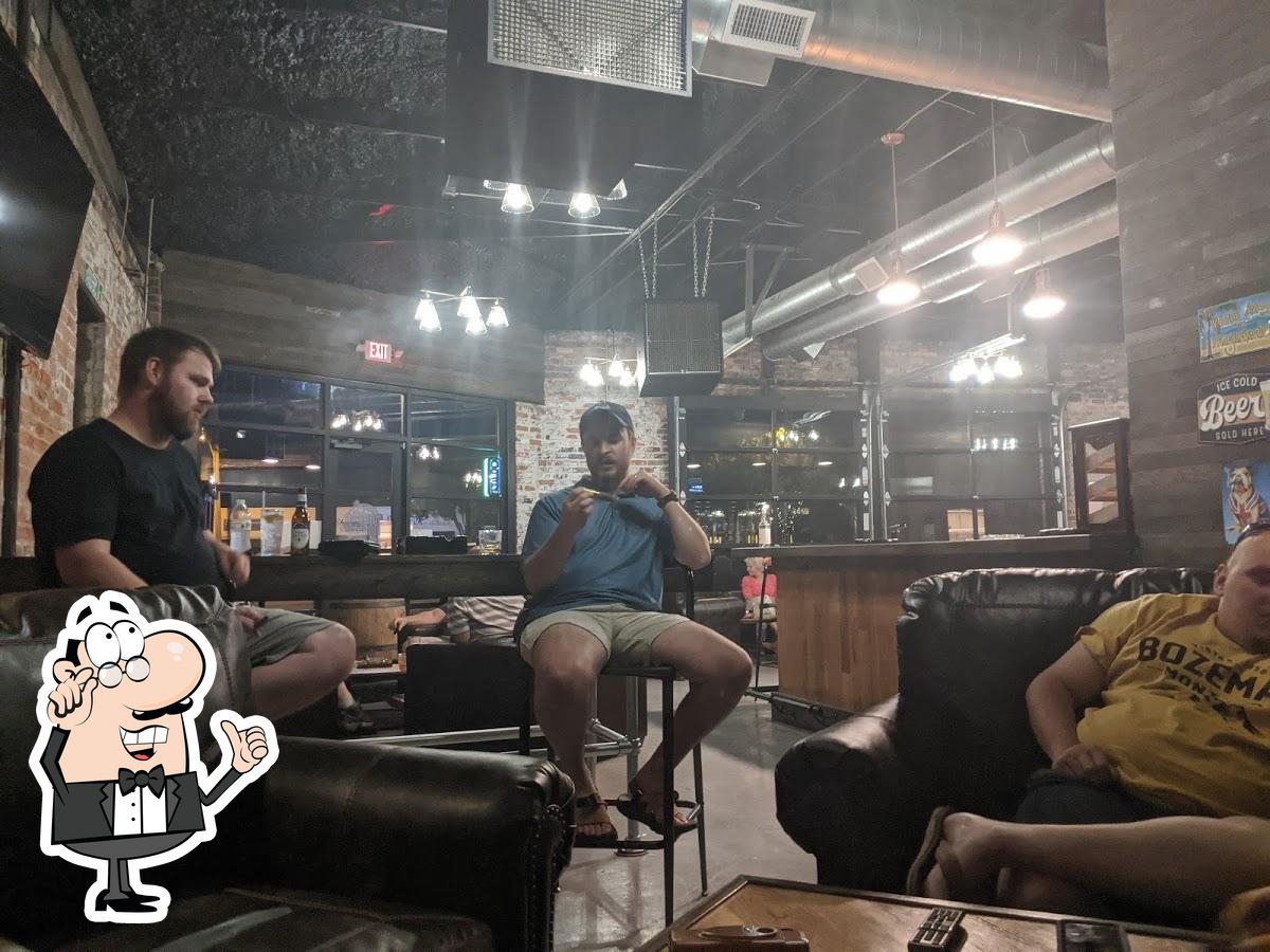 Smoke and Barrel Cigar Bar and lounge in Mount Holly - Restaurant reviews