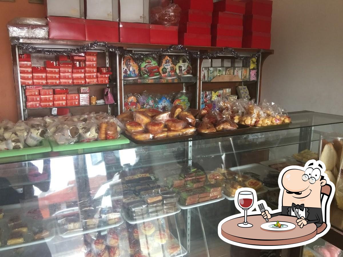 Toko Roti Dan Kue QUEEN, Tanjung - Restaurant reviews