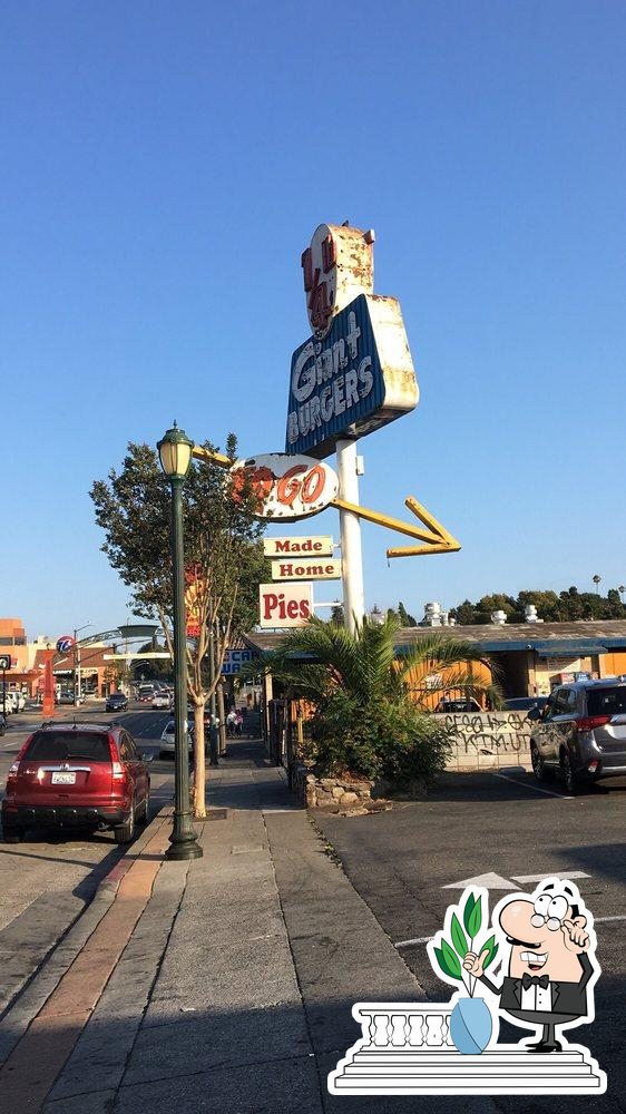 Giant Burgers, 4215 MacArthur Blvd in 
