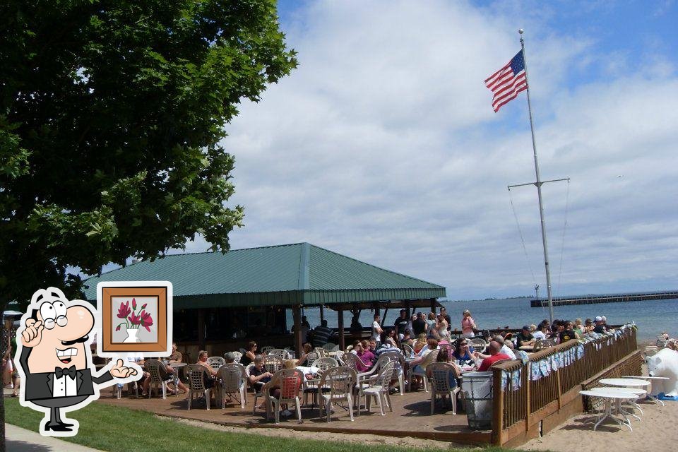 Bikinis Beach Bar in East Tawas Restaurant reviews