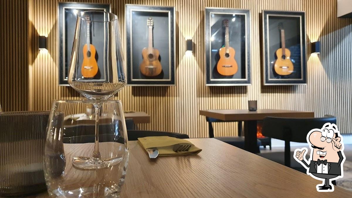 Strings Italian Spanish Restaurant Guitar Live Music in