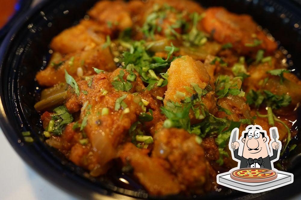 AlHalal Zaiqa Restaurant, 560 W Van Buren St in Chicago Restaurant