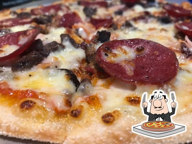 Pizza Hut pizzeria, Abu Dhabi, Sheikh Khalifa Hwy.