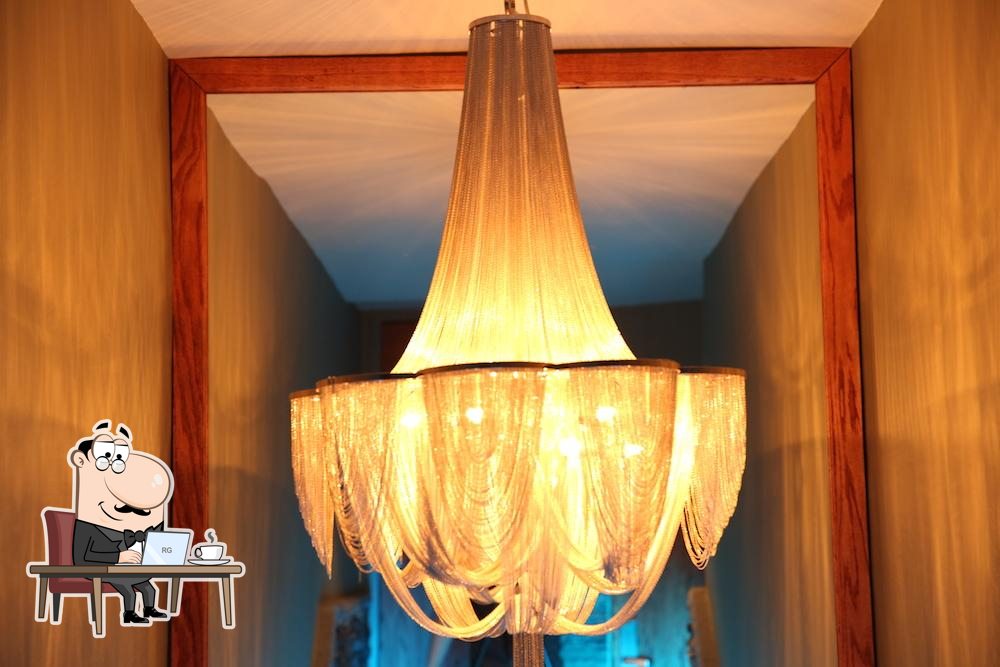 The Camelot Showbar Strip Club in Washington Restaurant menu and reviews