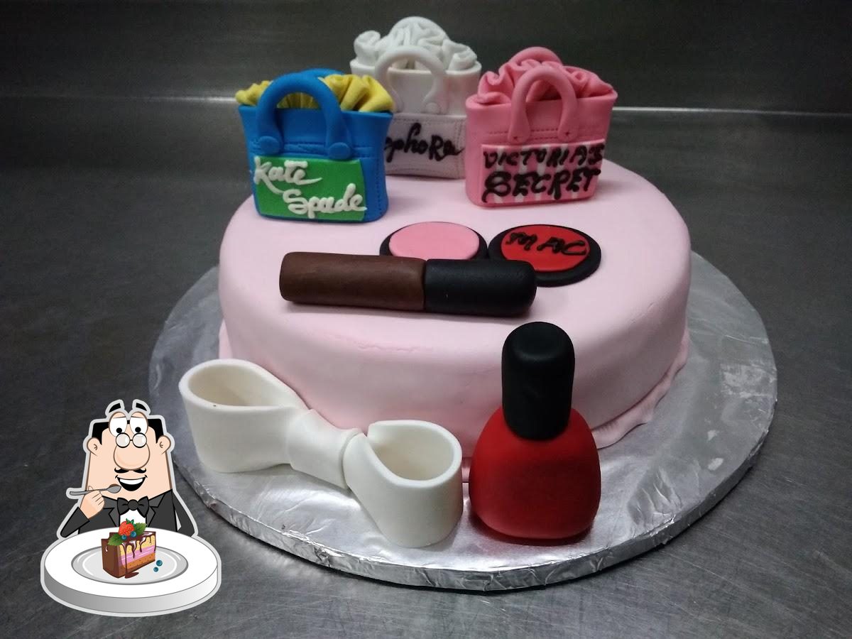 Order/Send Fondant Cakes Online & Get Fast Delivery - FNP