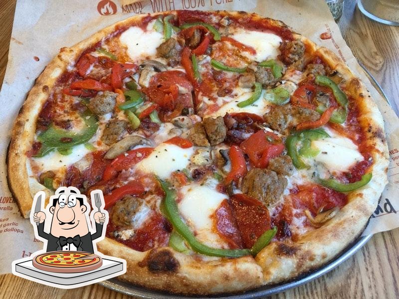Blaze Pizza in Brentwood Restaurant menu and reviews