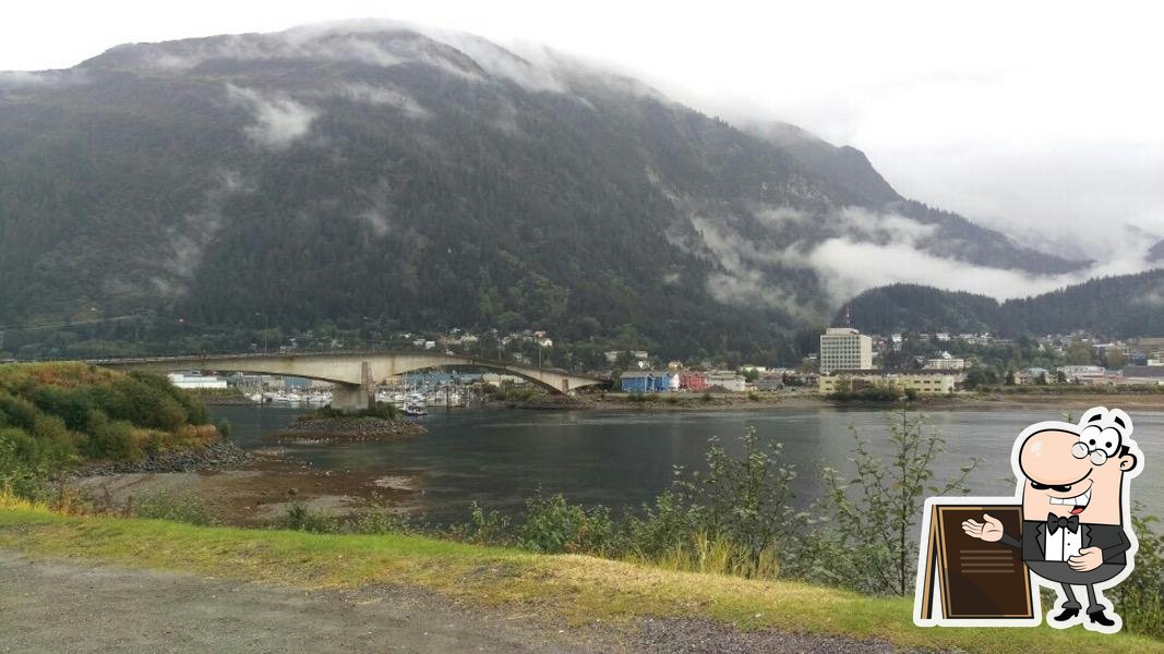 BreezeIn Grocery Douglas in Juneau Restaurant reviews
