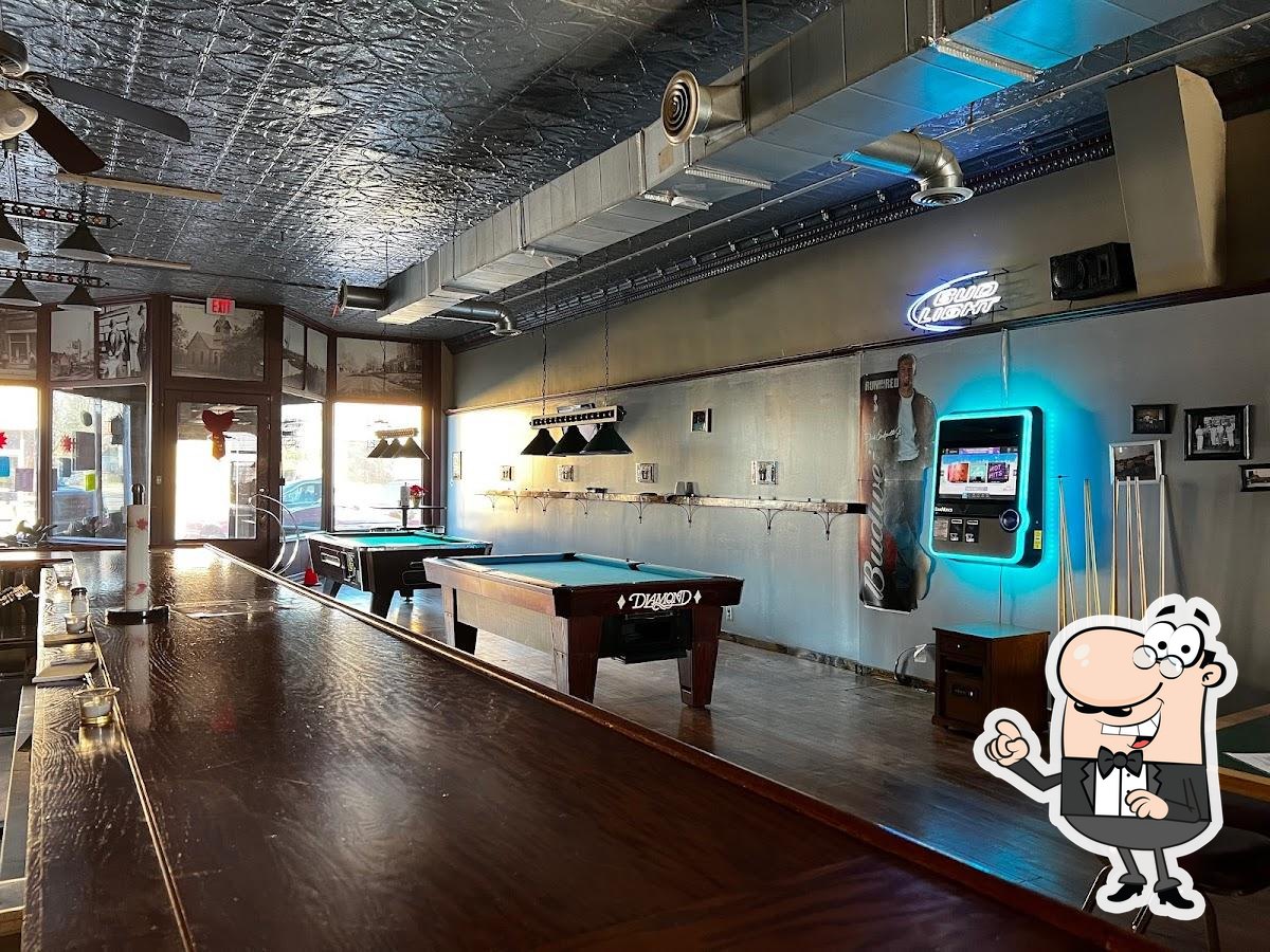 Smoking Jayson's Pool Hall in Argenta Restaurant reviews