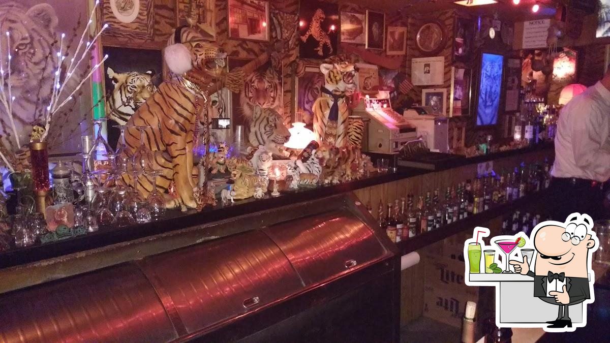 LE TIGRE LOUNGE - 60 Photos & 87 Reviews - 1328 S Midvale Blvd, Madison,  Wisconsin - Dive Bars - Phone Number - Yelp