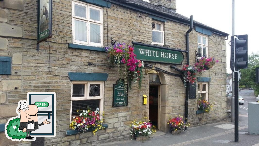 White Horse, 1 Lower Macclesfield Road in Whaley Bridge