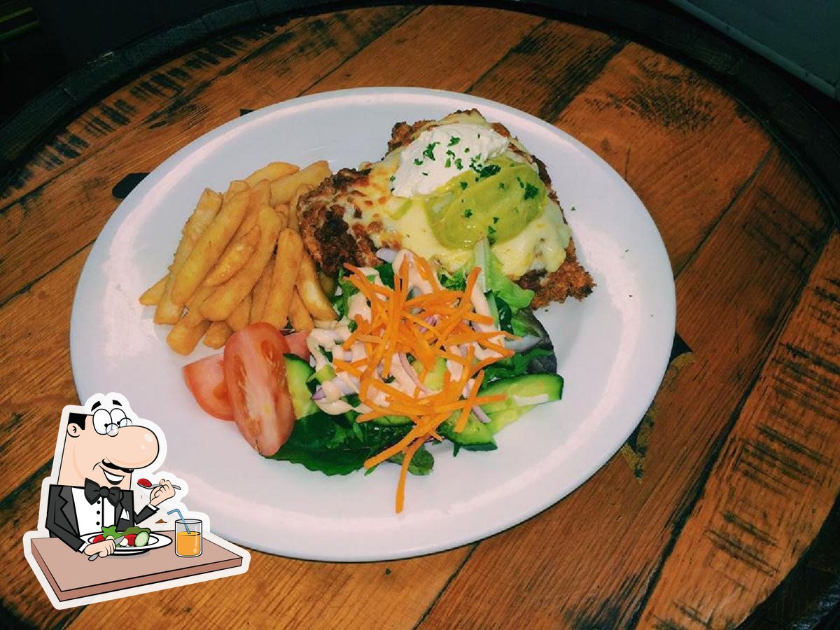 Three Little Pigs Tavern in Stafford Restaurant menu and reviews