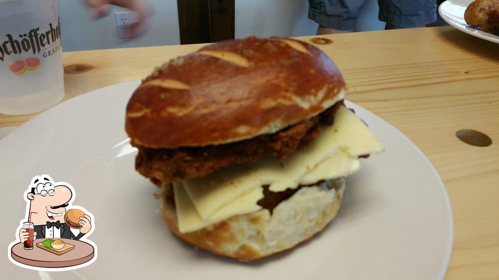 Brat From Deutschland in Lake Stevens Restaurant menu and reviews