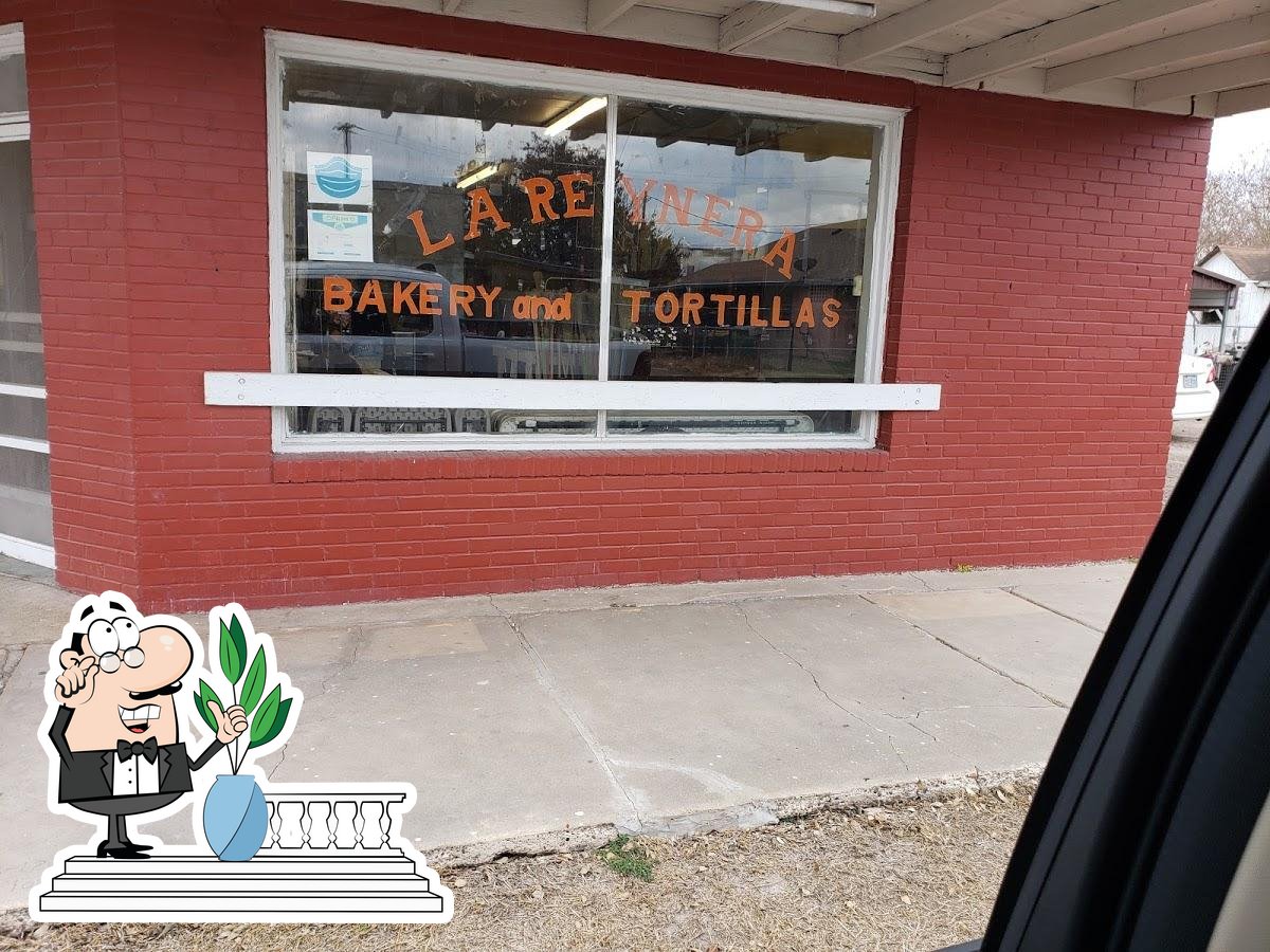 Lareynera Bakery and Tortillas, 132 W Clark Ave in Pharr Restaurant
