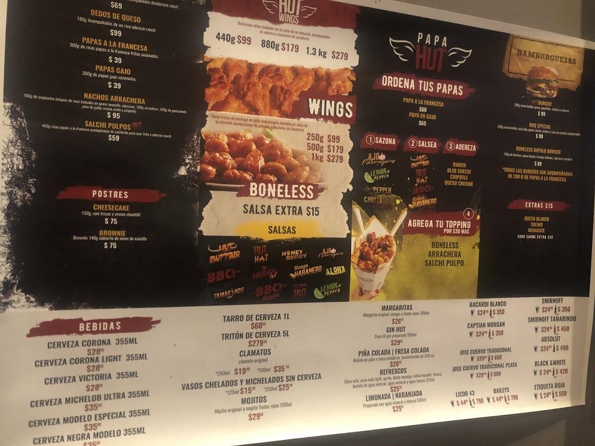 Menu at Hut Wings restaurant, Torreón