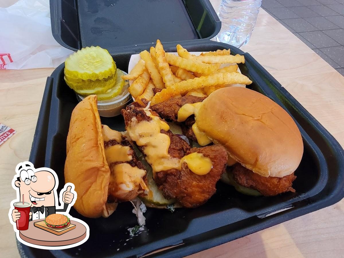 Dave's Hot Chicken in Lakewood Restaurant menu and reviews