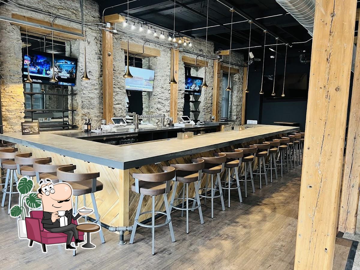 LLV’s Creekside Tavern in Amsterdam Restaurant menu and reviews