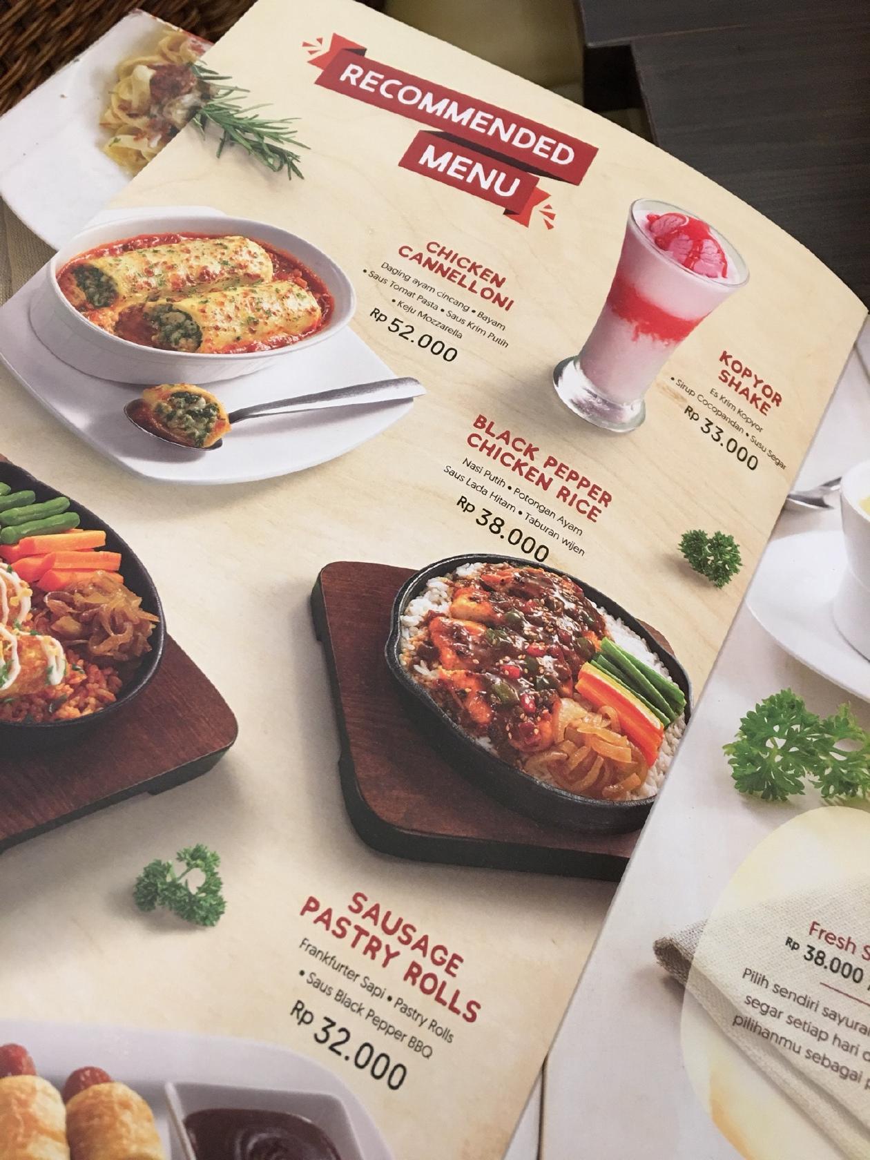 Menu at Pizza Hut pizzeria, Jakarta, Emporium Pluit Mall, CBD Pluit