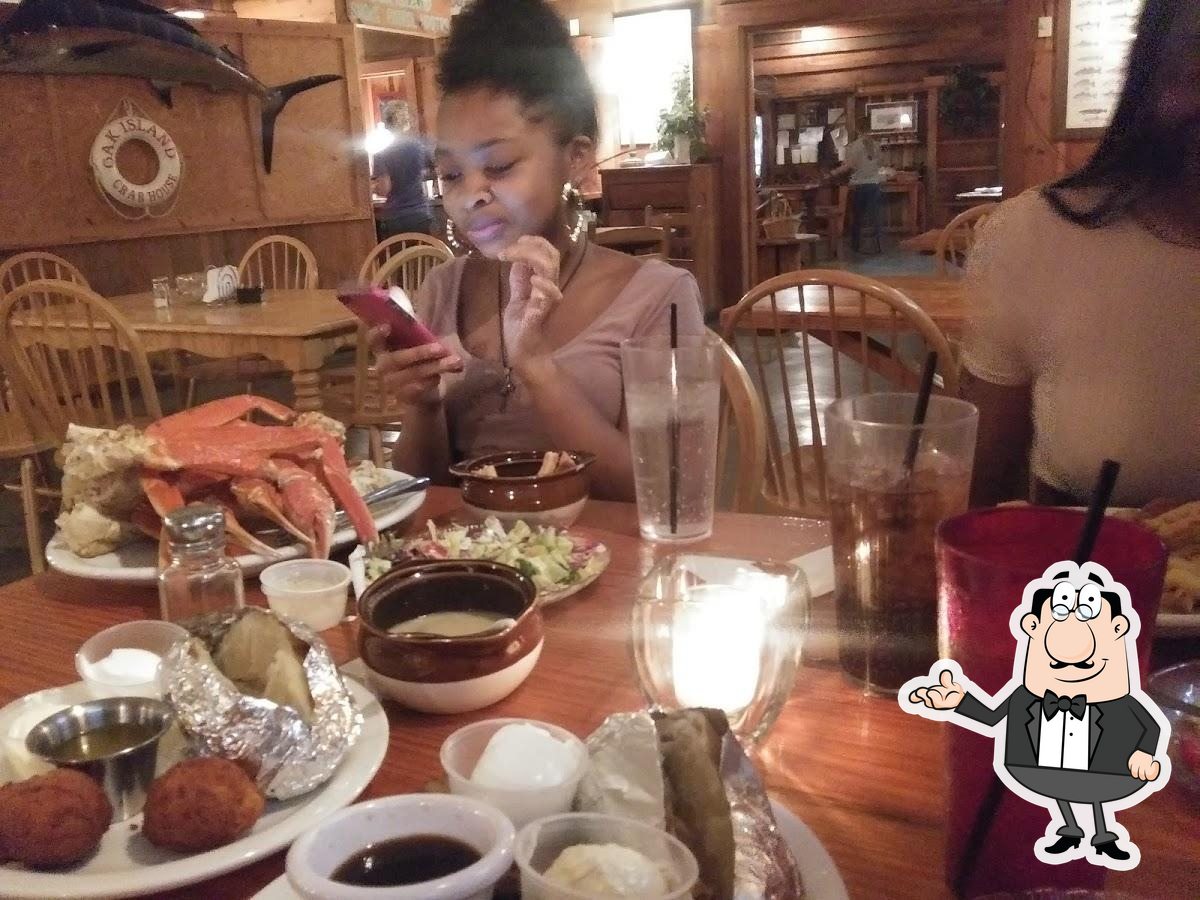 Oak Island Crab House, 3107 U.S. Hwy 1 N in Oak Park Seafood