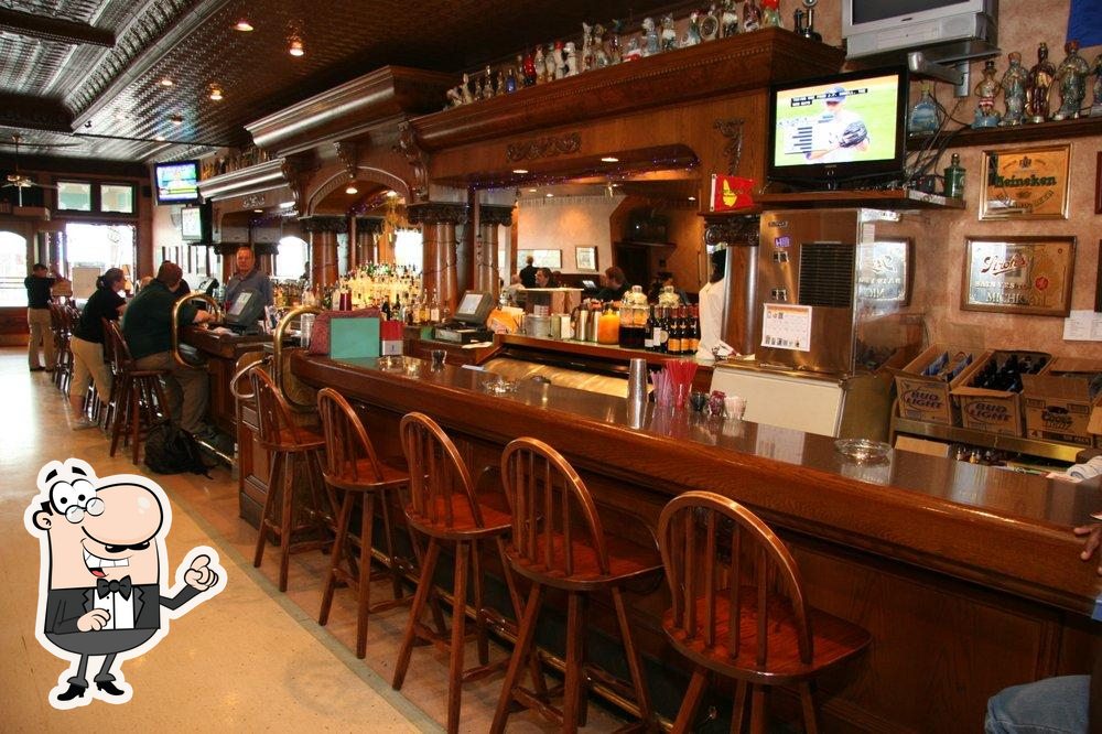 Horn's Gaslight Bar & Restaurant, 7300 Main St in Mackinac Island