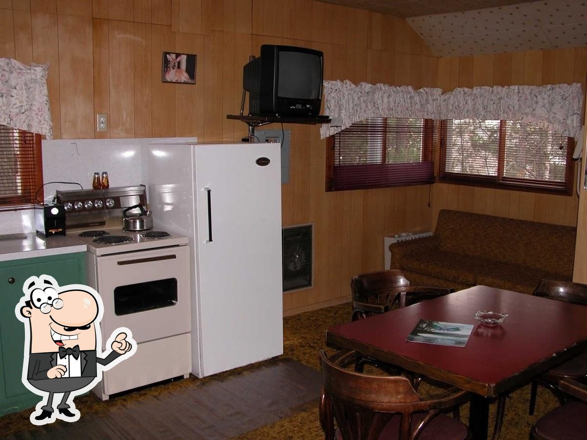 Pine Grove Motel & Camp in Vermilion Bay Restaurant reviews