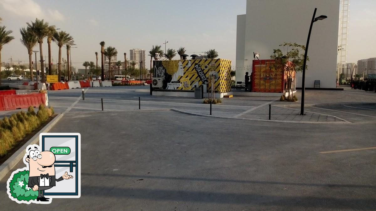 Town Square mosque and cafeteria, Dubai