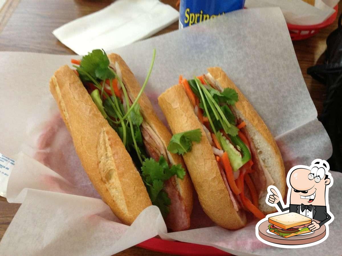 Le's Sandwiches & Café in Charlotte Restaurant menu and reviews