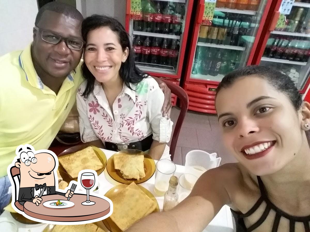 Já1000 HotDogueria & Petiscaria - A modelo é só uma ajudinha pra você não  passar batido pela nossa 𝐏𝐑𝐎𝐌𝐎ÇÃ𝐎! 😅⁣ ⁣ Viu só? Então peça agora!⁣ ⁣  🌭🌭🌭 𝟑 𝐇𝐎𝐓 𝐃𝐎𝐆𝐒 𝐩𝐨𝐫