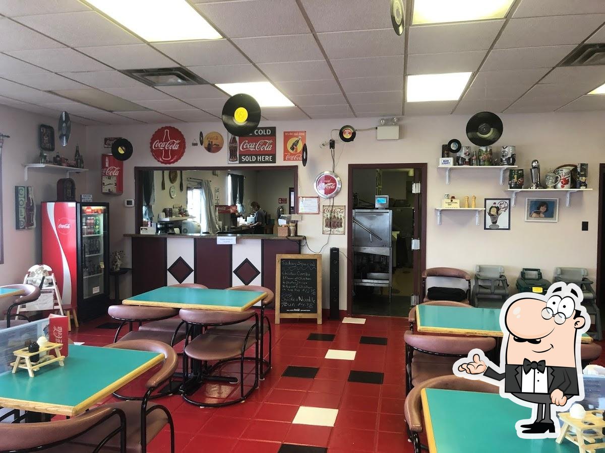 Holly Molly's Diner in Valleyview Restaurant menu and reviews