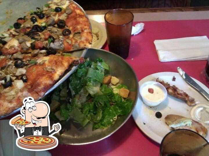 Round Table Pizza, 1020J Keolu Dr in Kailua Restaurant menu and reviews