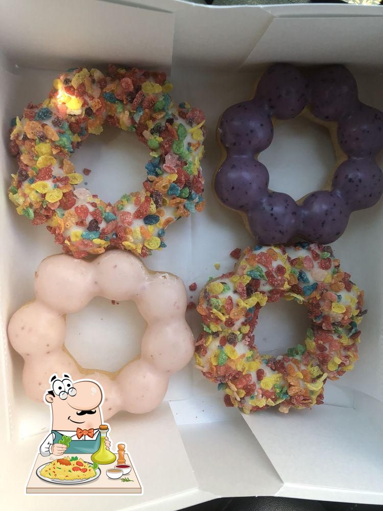 https://img.restaurantguru.com/r682-Fat-Straws-Bubble-Tea-and-Mochi-Donuts-Plano-food-2022-11-1.jpg