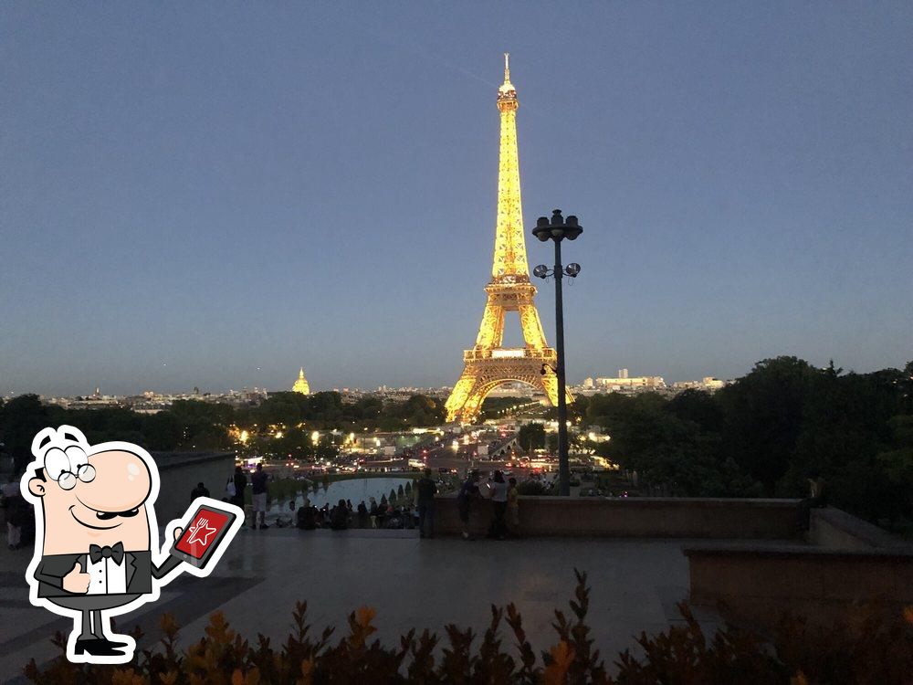 Cafè de l'Homme, Eating By The Eiffel Tower