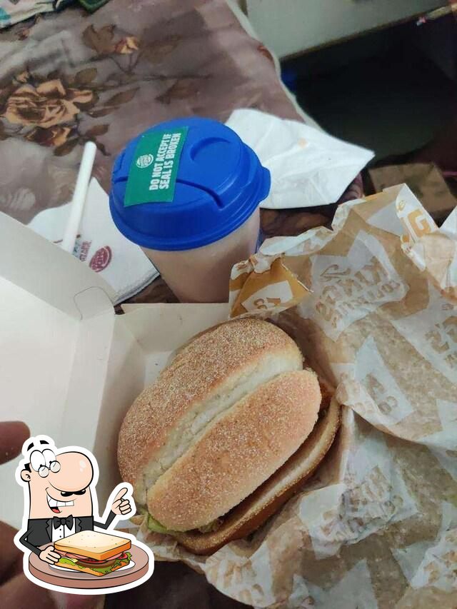 Burger King, Noida, H87M+HRC Restaurant reviews