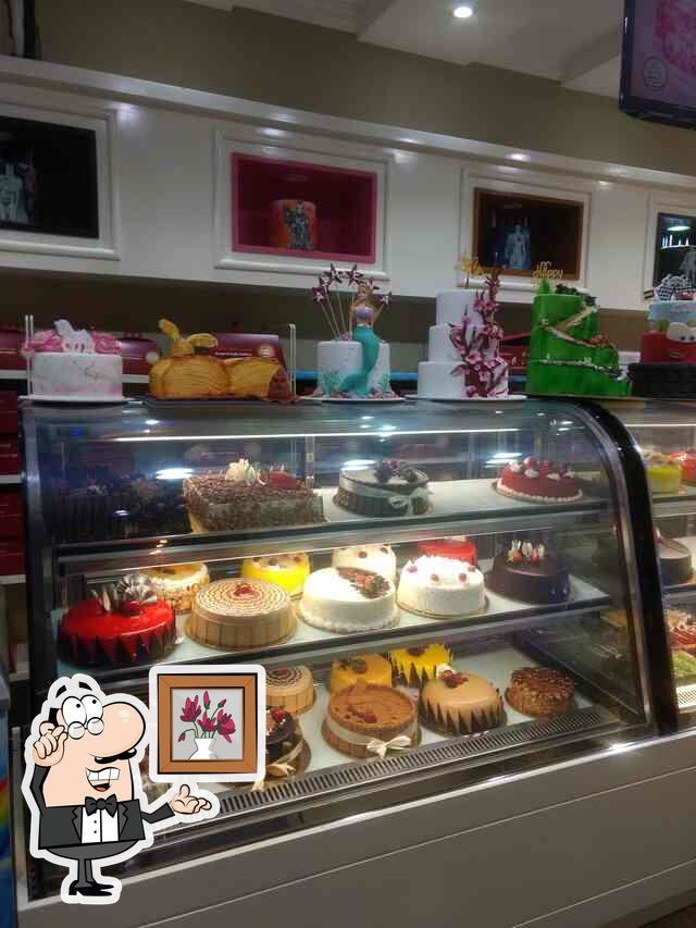 r6ee Cake gallery Mussafah interior