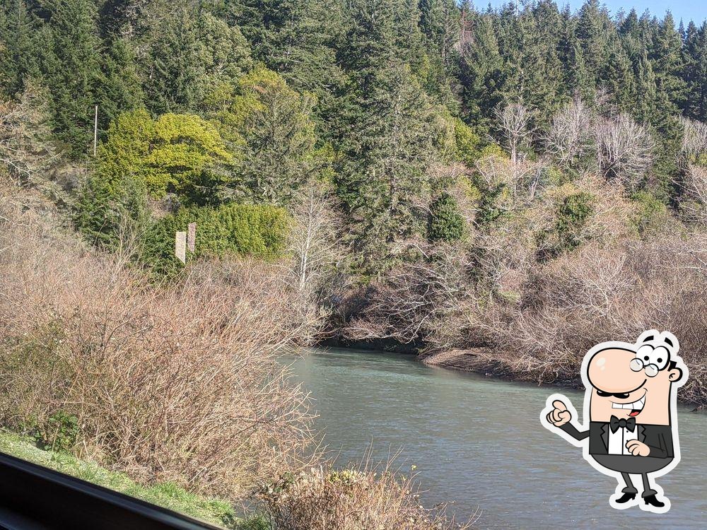 Hunter Creek Bar & Grill in Gold Beach Restaurant menu and reviews