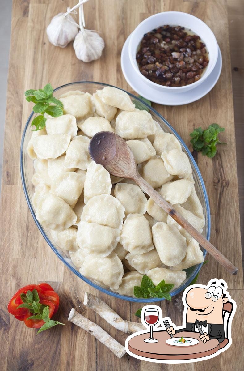 https://img.restaurantguru.com/r715-Polish-Kitchen-food-2022-11-7.jpg