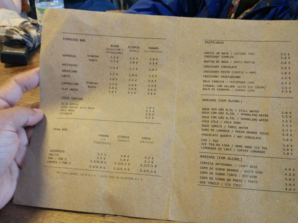 Menu at Fábrica Coffee Roasters cafe, Lisbon, R. das Portas de Santo
