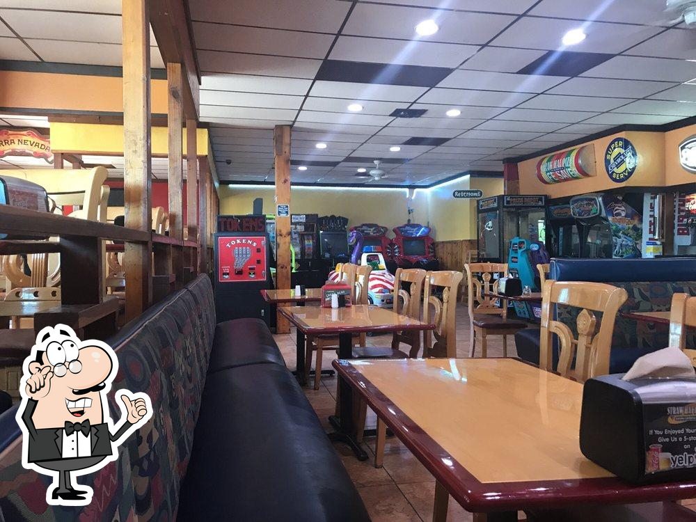 Straw Hat Pizza in Tracy Restaurant menu and reviews